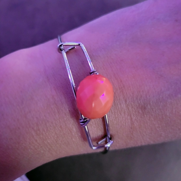 Elegant Silver Bracelet with Pink Stone - Picture 1 of 2